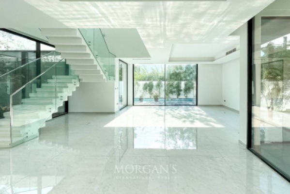 5BR Villa | Modern Luxury | Lake View-6