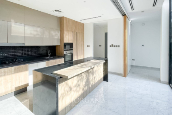 5BR Villa | Modern Luxury | Lake View-8