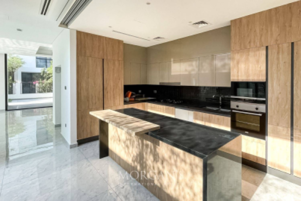 5BR Villa | Modern Luxury | Lake View-9