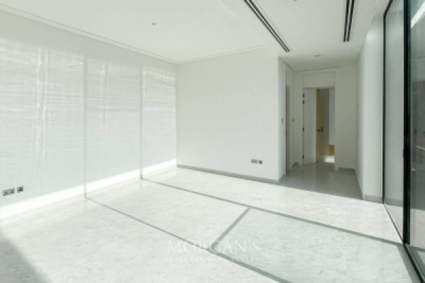 5BR Villa | Modern Luxury | Lake View-10