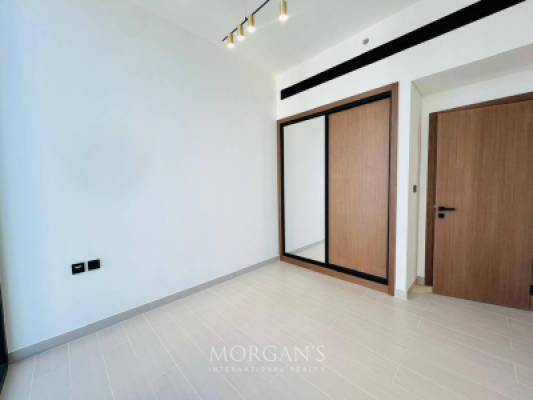 Spacious 1BR | Prime Area | Vacant Soon-5