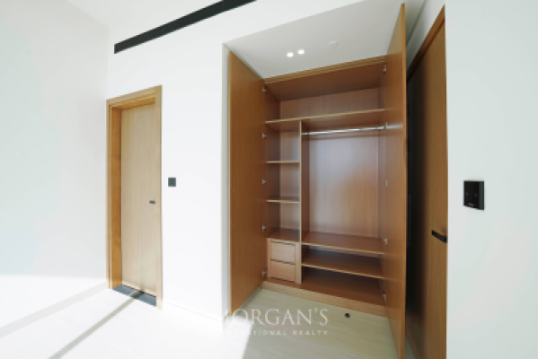 Stunning 1BR Apt | Prime Location | Modern Living-17