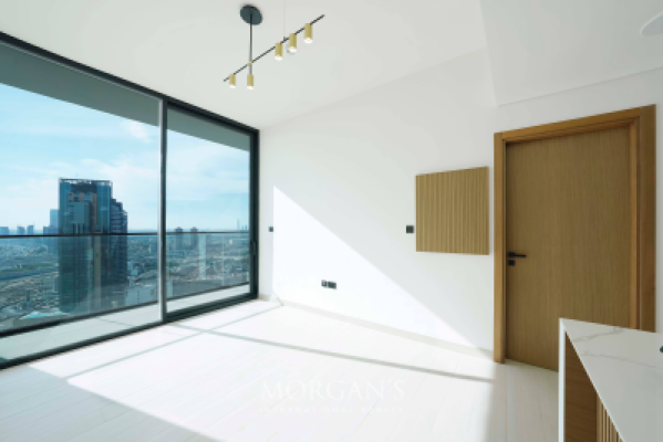 Stunning 1BR Apt | Prime Location | Modern Living-3