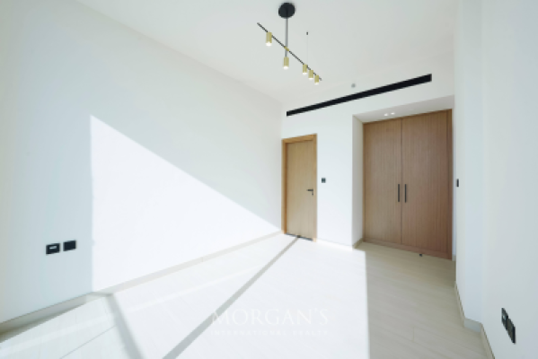 Stunning 1BR Apt | Prime Location | Modern Living-6