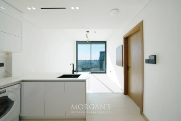 Stunning 1BR Apt | Prime Location | Modern Living-11