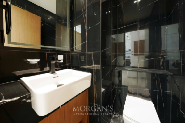 Stunning 1BR Apt | Prime Location | Modern Living-15