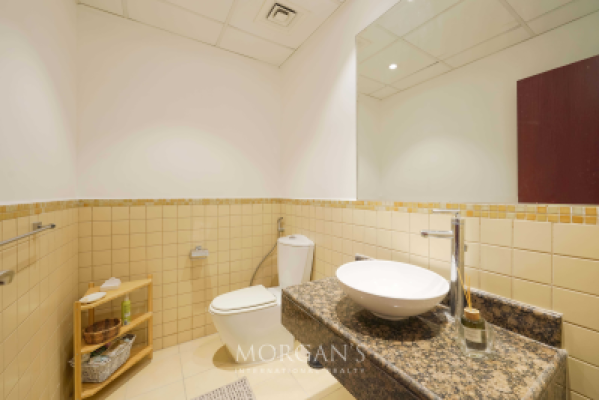 Fully Furnished | Upgraded | Prime Location-15