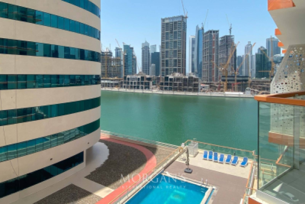 Elegant 1BR | Prime Business Bay | Community Views-11