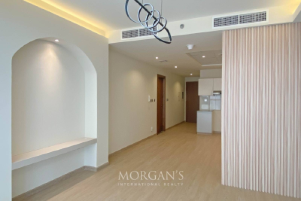 Elegant 1BR | Prime Business Bay | Community Views-3