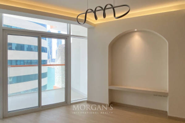 Elegant 1BR | Prime Business Bay | Community Views-5