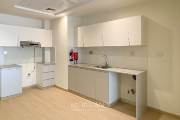 Elegant 1BR | Prime Business Bay | Community Views-8