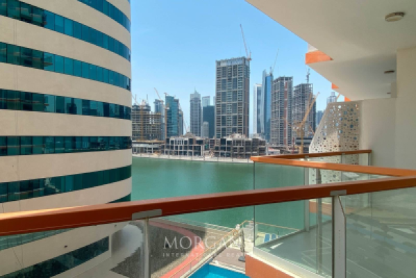 Elegant 1BR | Prime Business Bay | Community Views-12