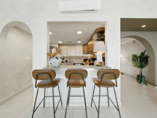 Spacious | Upgraded | Vacant | Furnished-5