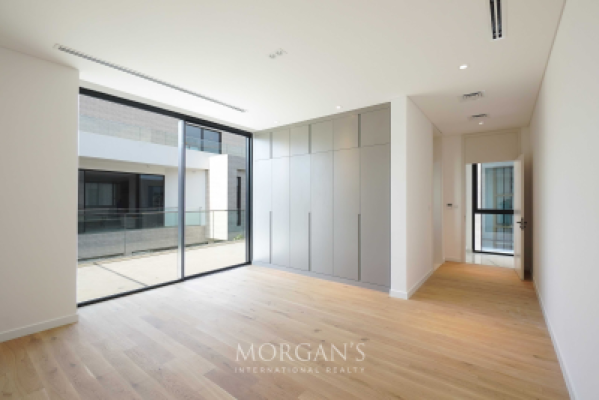 VACANT NOW  |  ONE OF 8  |  BRAND NEW-18