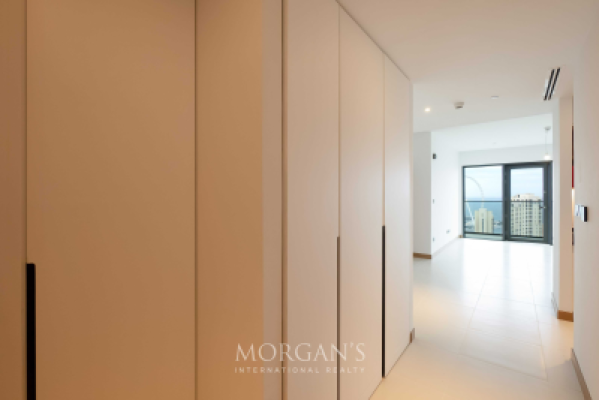 Luxury Living | High Floor | Panoramic Marina View-12