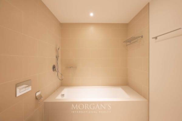 Luxury Living | High Floor | Panoramic Marina View-11
