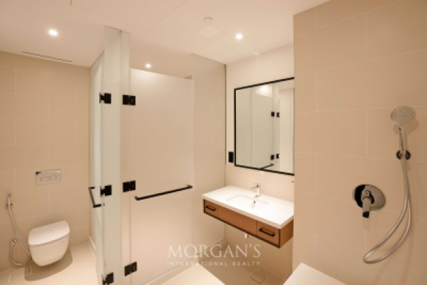 Luxury Living | High Floor | Panoramic Marina View-16