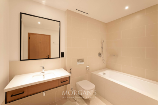 Luxury Living | High Floor | Panoramic Marina View-13