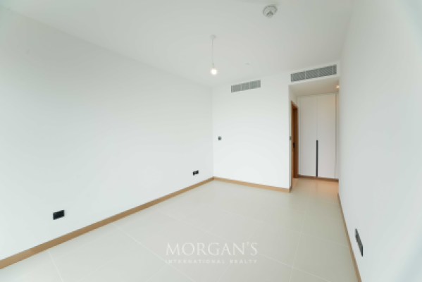 Luxury Living | High Floor | Panoramic Marina View-7