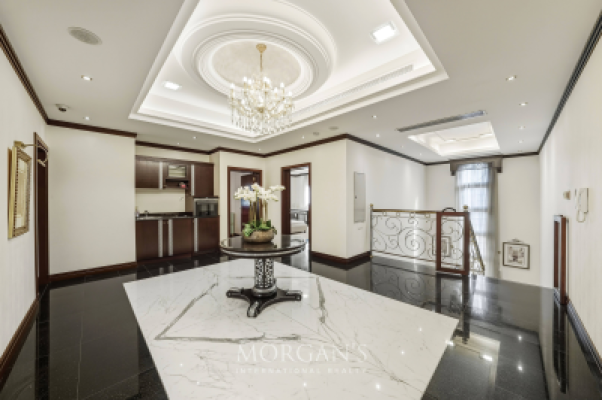 Unique Villa | Prime Location | Ready to Move In-3