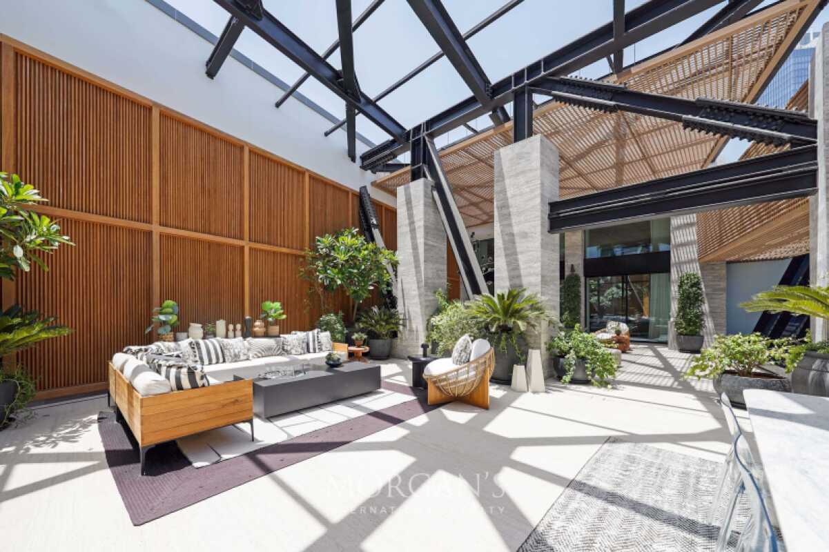 4 BR Penthouse | Premium Features | Prime Location at Business Bay