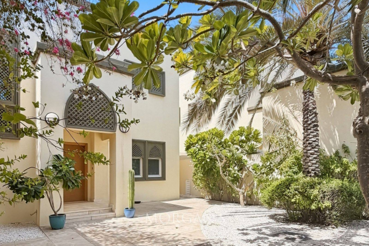 3 BR Villa | With Private Pool | Spacious Layout | Jumeirah Park
