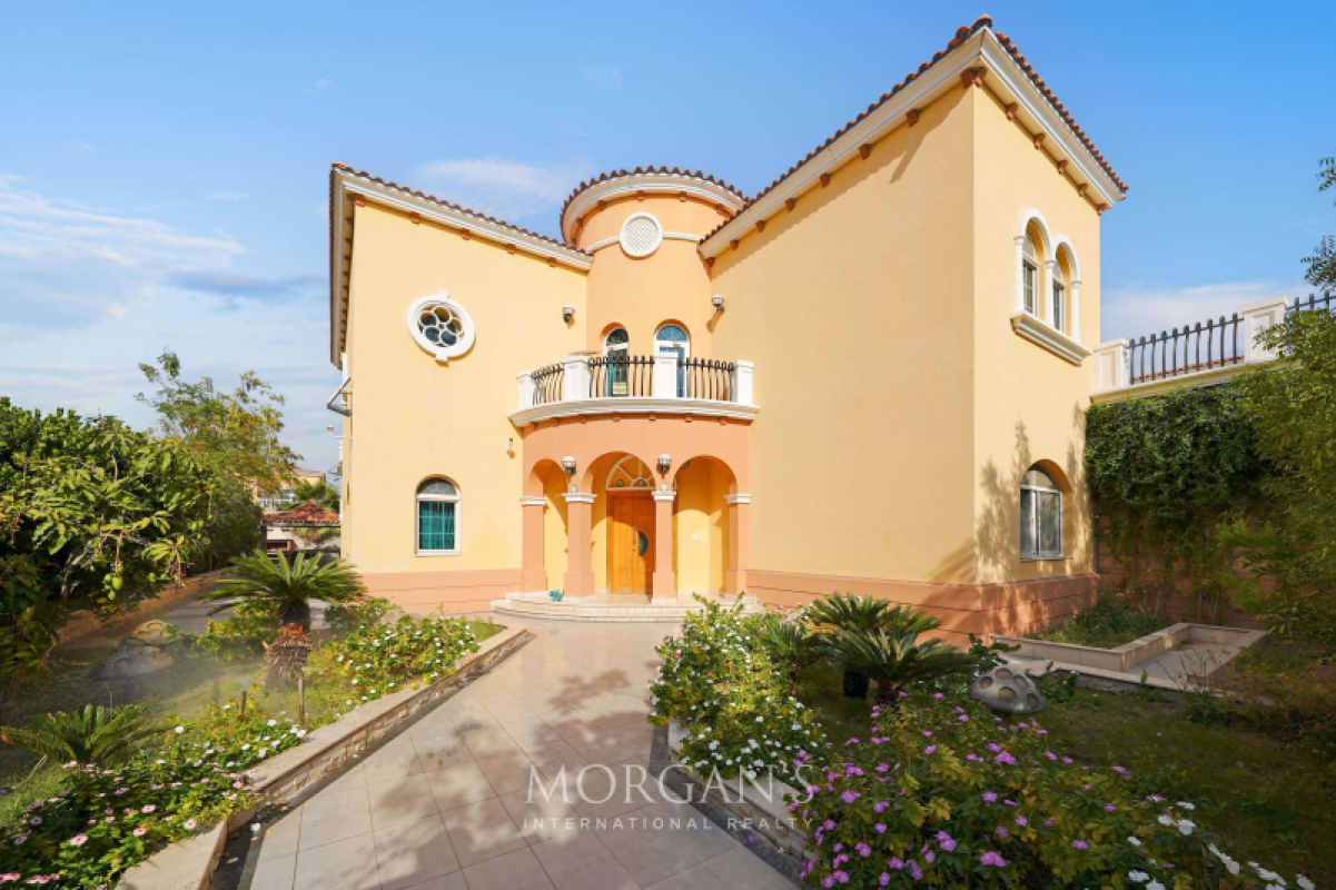 5 BR Villa | Private Pool | Spacious Layout | Jumeirah Park